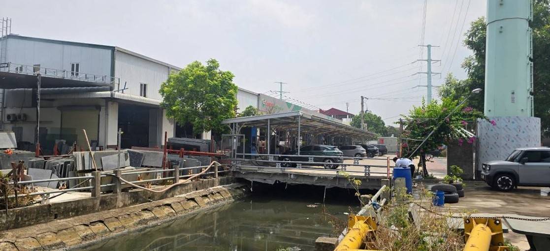 Ô nhiễm sông Đoan Túc: Nước đen, nhiều cửa xả và dấu hiệu lấn chiếm lòng sông giữa trung tâm phường Thái Bình, Trần Hưng Đạo