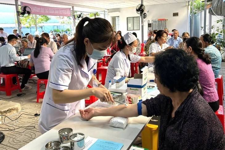 Tây Ninh khám sức khỏe toàn dân tại điểm khám miễn phí dành cho người dân.