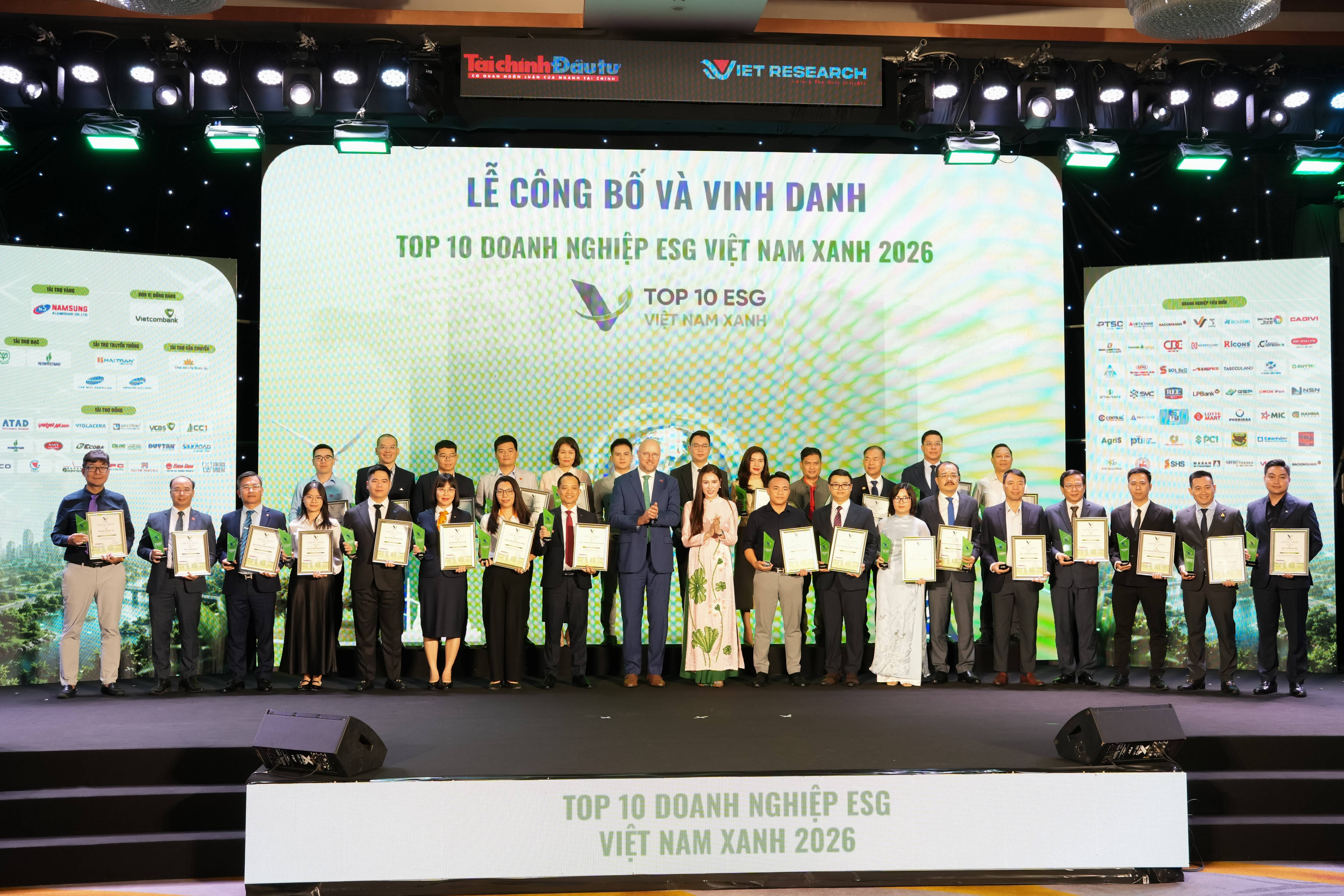 PTSC khẳng định vị thế doanh nghiệp tiên phong với “cú đúp” danh hiệu VIE10 và ESG10