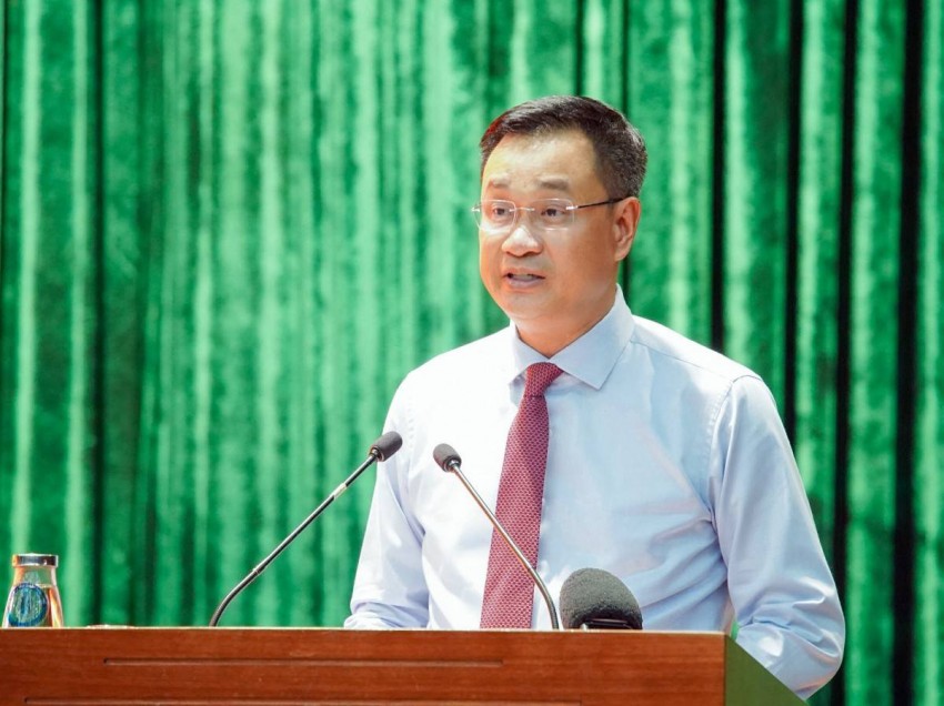 Bí thư Thành uỷ Lê Ngọc Quang phát biểu giao nhiệm vụ tại hội nghị.