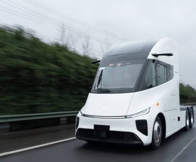 Startup xe tải điện Trung Quốc đặt cược lớn vào Mỹ, thách thức Tesla Semi