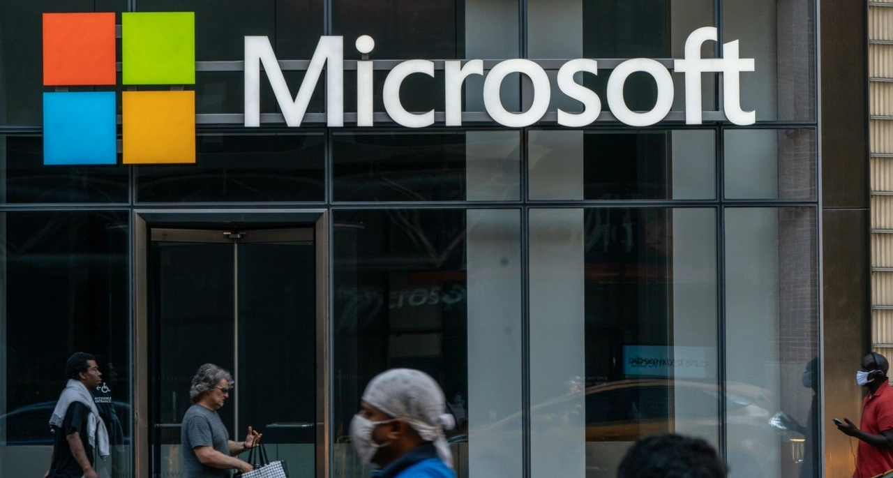 Microsoft chuẩn bị cắt giảm hàng nghìn nhân sự để kiểm soát chi phí, tăng đầu tư AI