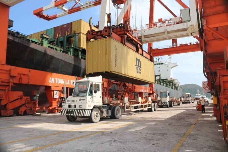Phó Thủ tướng chỉ đạo kiểm tra giá cước vận tải, yêu cầu giảm khi nhiên liệu hạ nhiệt