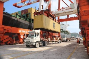 Phó Thủ tướng chỉ đạo kiểm tra giá cước vận tải, yêu cầu giảm khi nhiên liệu hạ nhiệt