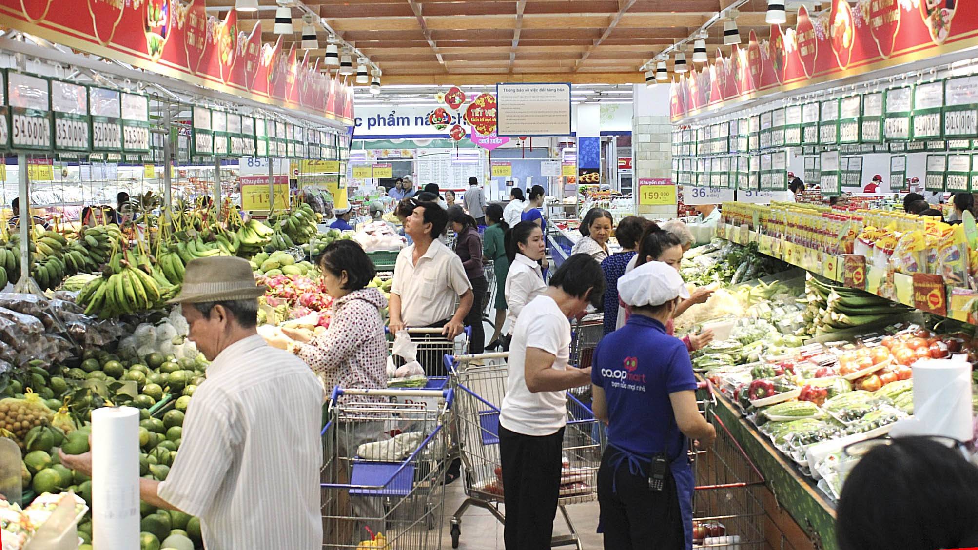 Sức mua tăng mạnh, bán lẻ hàng hóa và dịch vụ thu gần 3,9 triệu tỷ đồng sau 6 tháng