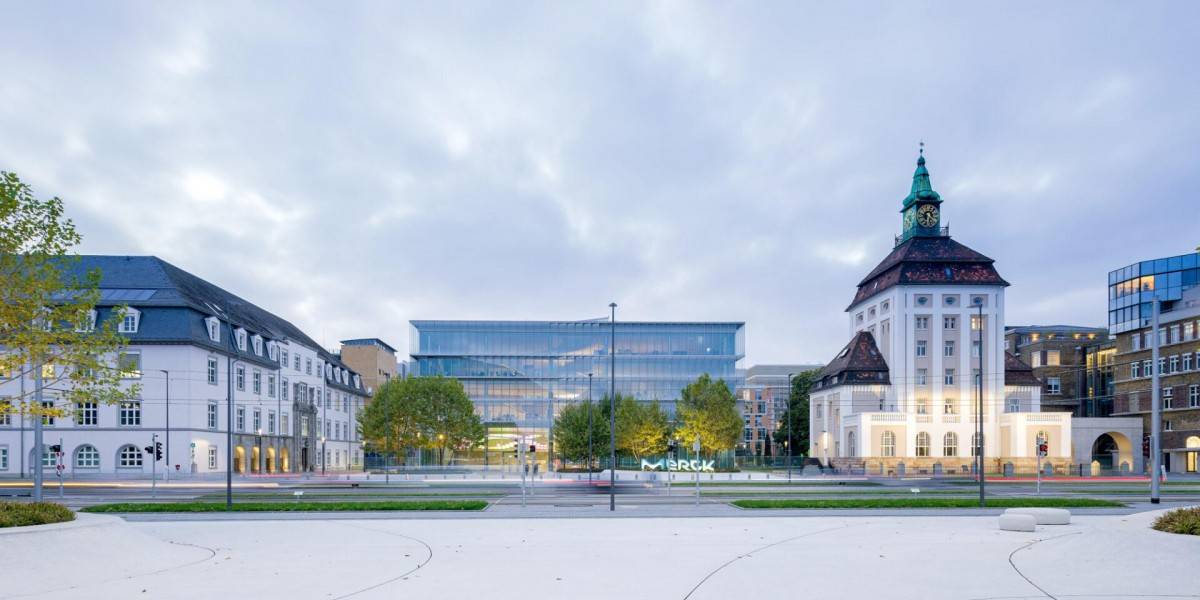 Trụ sở Merck KGaA tại Darmstadt (Đức) – Trung tâm điều hành của tập đoàn khoa học và công nghệ lâu đời nhất thế giới còn thuộc quyền kiểm soát của gia đình sáng lập.