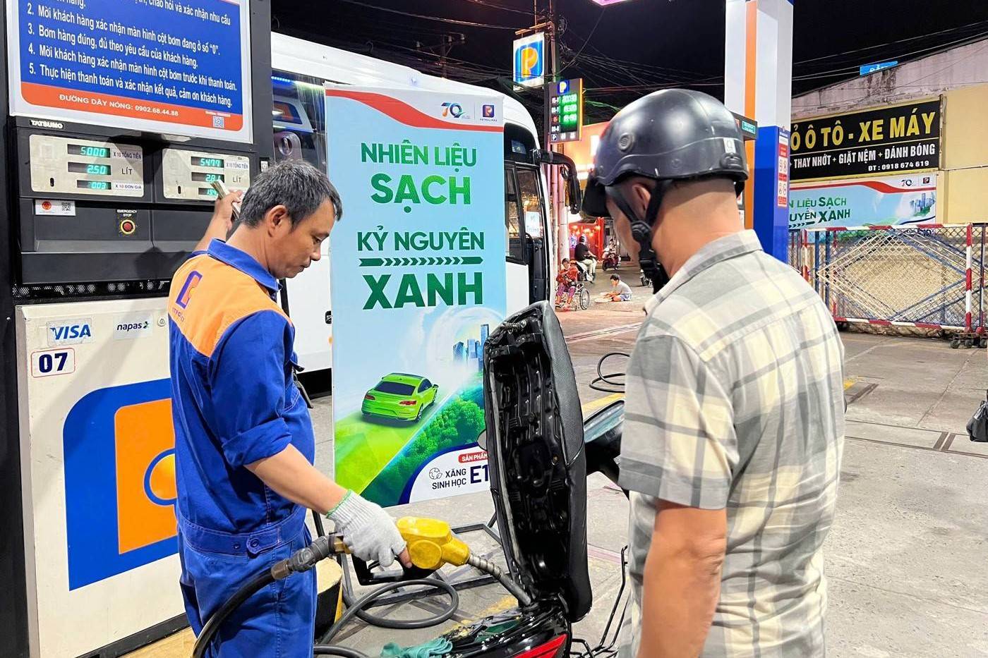 Giá xăng dầu hạ nhiệt kéo CPI tháng 6 giảm 0,39%, bình quân 6 tháng tăng 4,38%