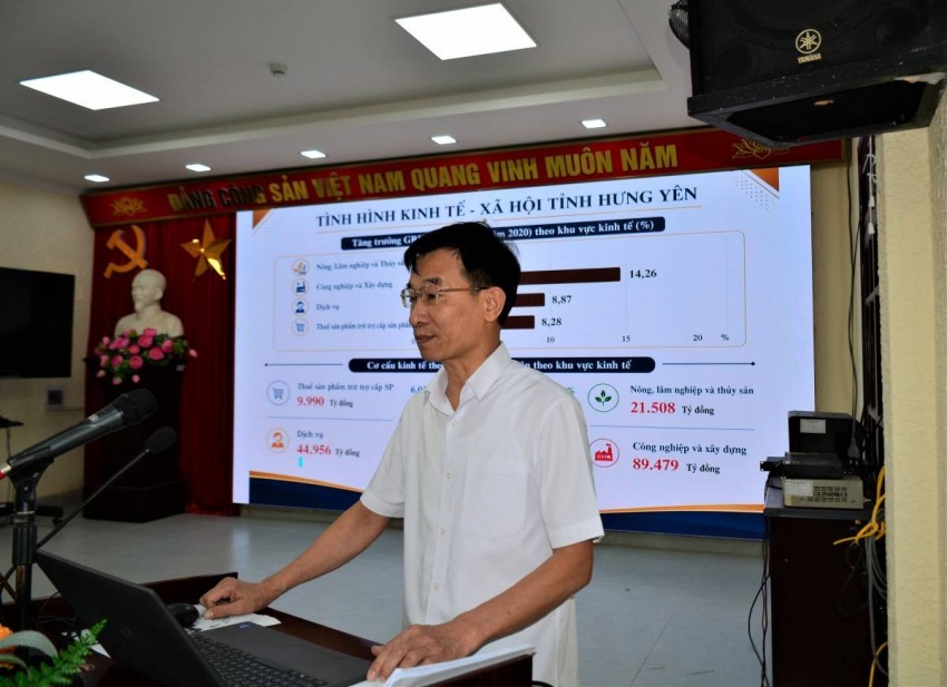 ông Đào Trọng Truyền, Trưởng Thống kê tỉnh Hưng Yên chủ trì họp báo