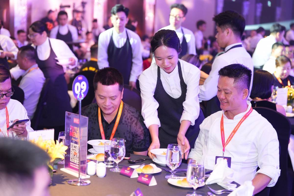 Các khách mời trải nghiệm các món ăn trong Future Menus