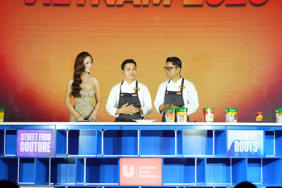 Đội ngũ đầu bếp chuyên môn của Unilever Food Solutions Việt Nam chia sẻ tại sự kiện(2)