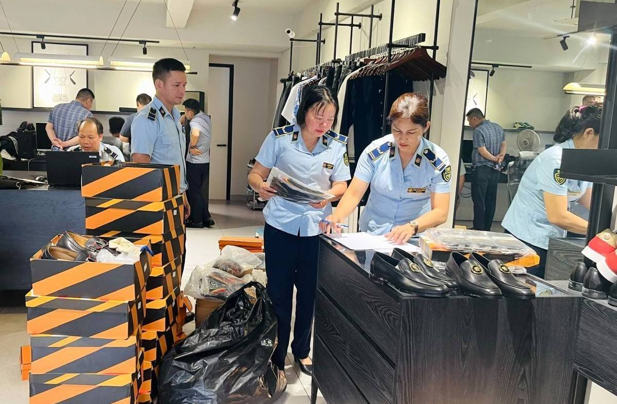 Quản lý thị trường Phú Thọ triệt phá lô hàng giả mạo nhãn hiệu cao cấp