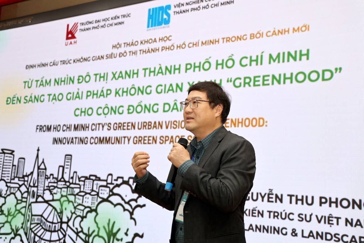 KTS Nguyễn Thu Phong trình bày tham luận về không gian xanh TP.HCM tại hội thảo