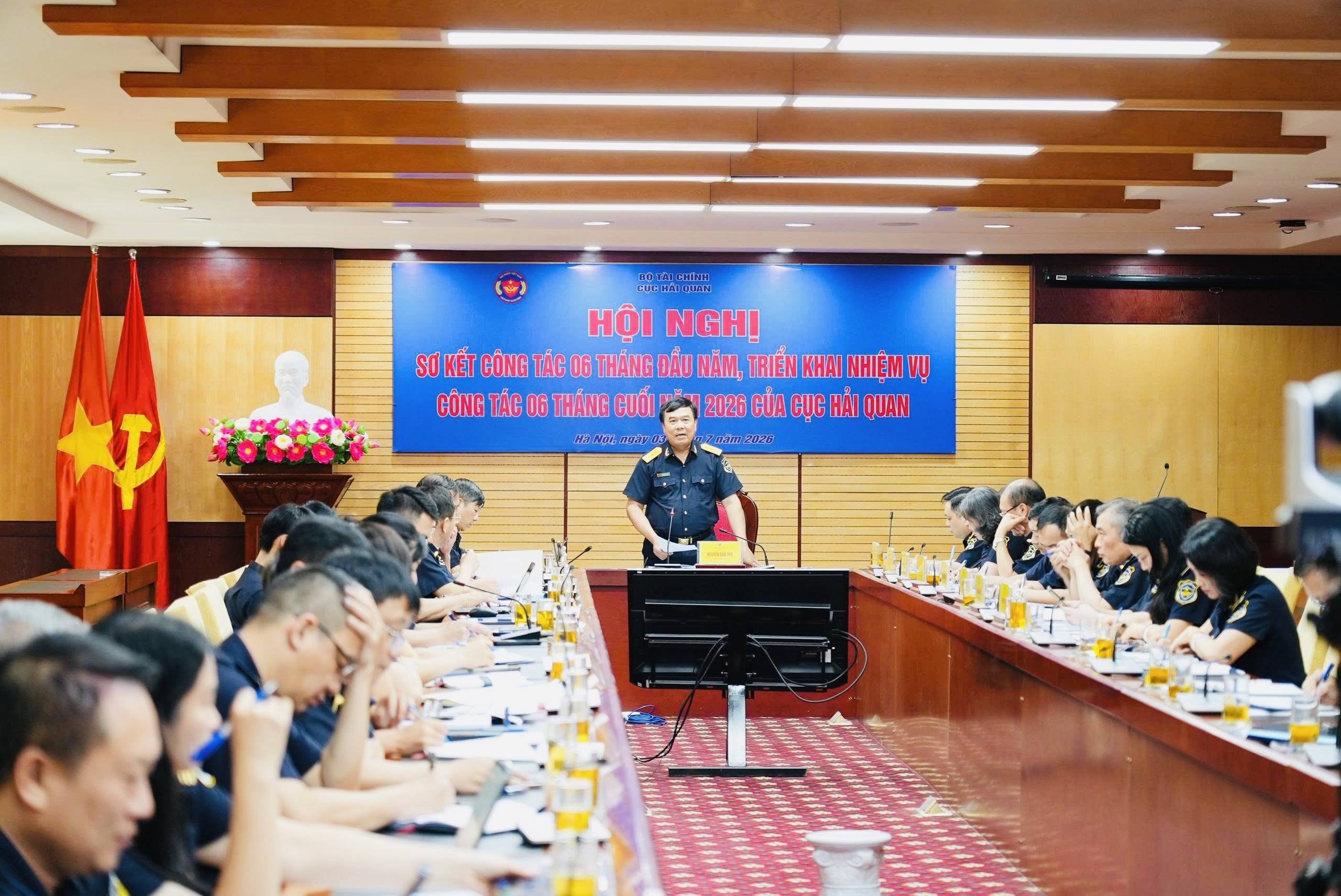 Hải quan thu ngân sách gần 265.000 tỷ đồng, phát hiện hơn 11.400 vụ buôn lậu trong 6 tháng