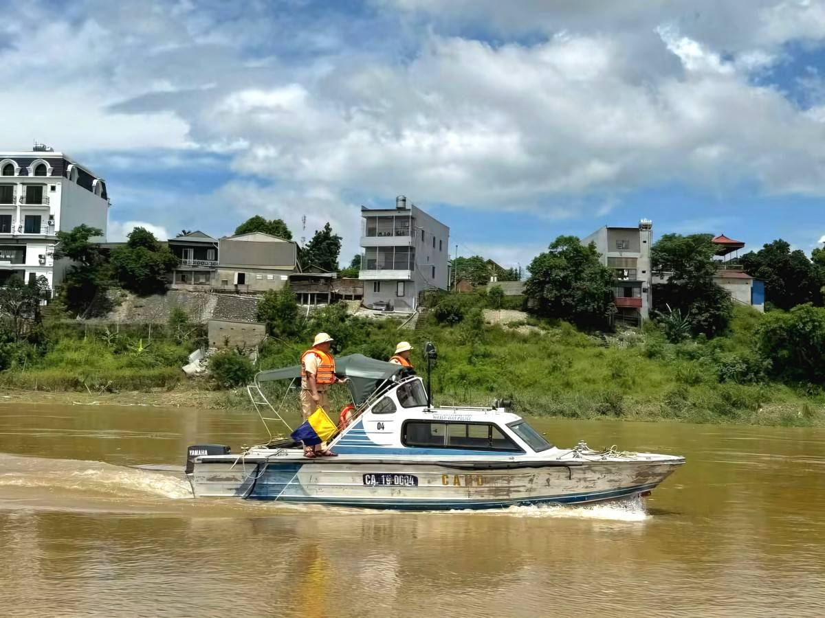 Phú Thọ chủ động bảo vệ hiện trường, sẵn sàng trục vớt hai tàu chìm sông Lô