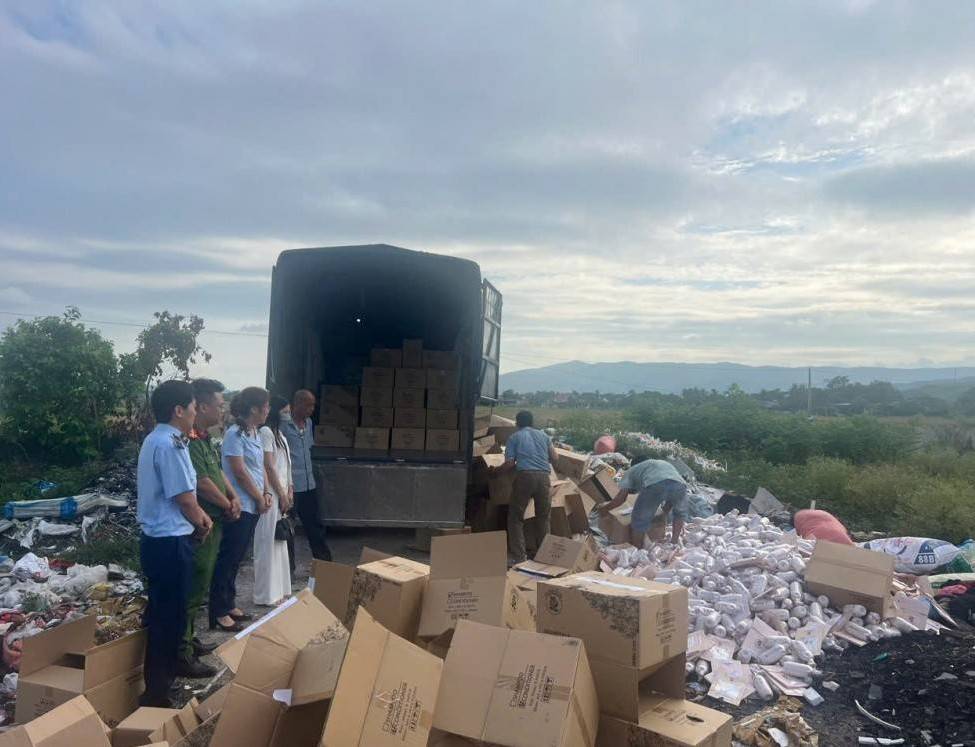 Thanh Hóa: Chi cục Quản lý thị trường tăng cường kiểm tra, xử lý hành vi buôn lậu, gian lận thương mại