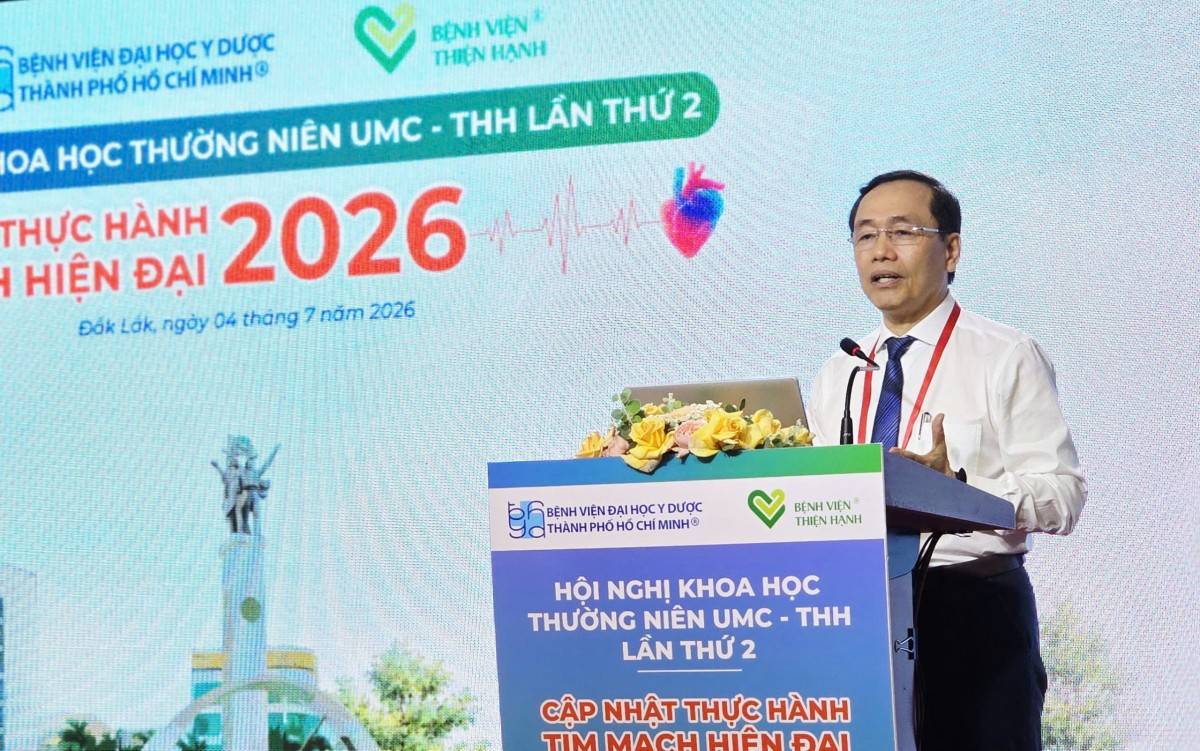 GS.TS.BS Trương Quang Bình - Chủ tịch Hội đồng Khoa học Bệnh viện Đại học Y Dược thành phố Hồ Chí Minh phát biểu tại hội nghị.