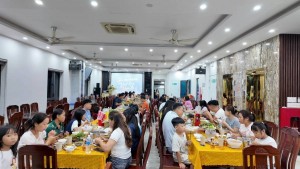 Giữa tâm bão, chủ khách sạn trên đảo mổ lợn đãi gần 50 du khách