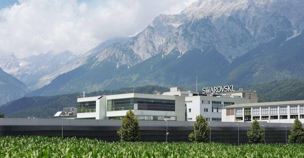 131 năm Swarovski, câu chuyện về một viên pha lê muốn thay thế kim cương