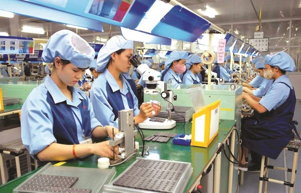 Xu hướng chuyển dịch lao động từ khu vực nông nghiệp sang công nghiệp, xây dựng và dịch vụ đang diễn ra rõ nét hơn, phản ánh quá trình chuyển dịch cơ cấu kinh tế theo hướng hiện đại.