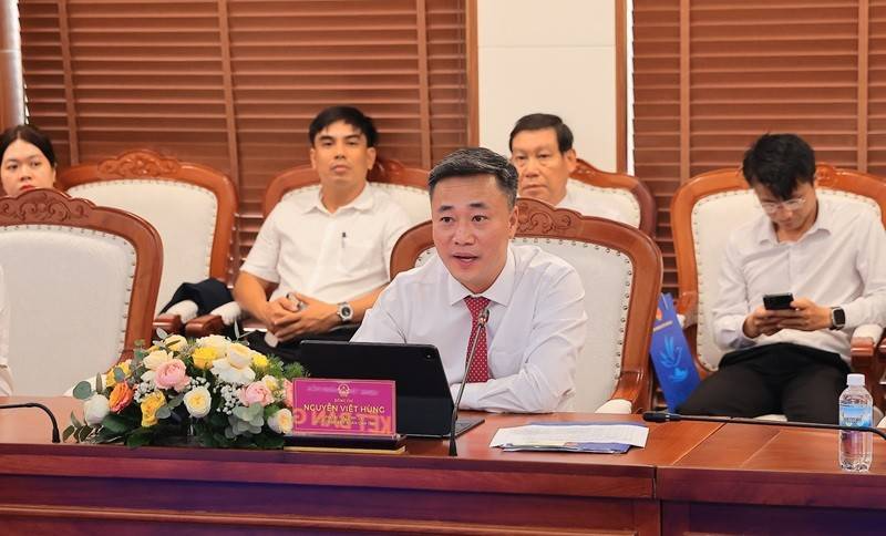 Ông Nguyễn Việt Hùng, Phó Bí thư Tỉnh ủy, Chủ tịch UBND tỉnh Khánh Hòa phát biểu tại buổi lễ.