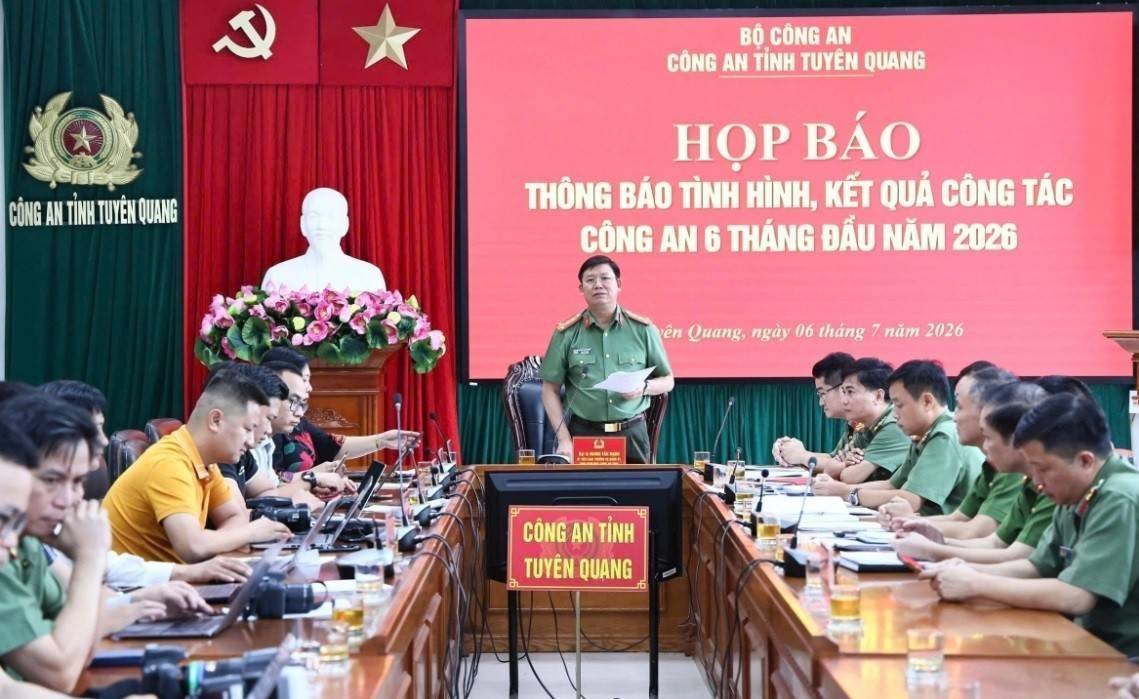 Công an tỉnh Tuyên Quang họp báo thông tin vụ việc "mưa điểm 10" môn Toán