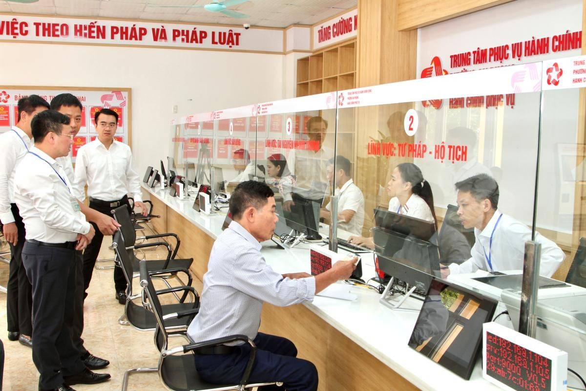 Hà Tĩnh hỗ trợ đến 2 triệu đồng/tháng cho cán bộ Trung tâm Phục vụ hành chính công