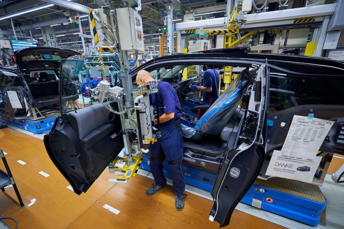 Trong nhà máy BMW