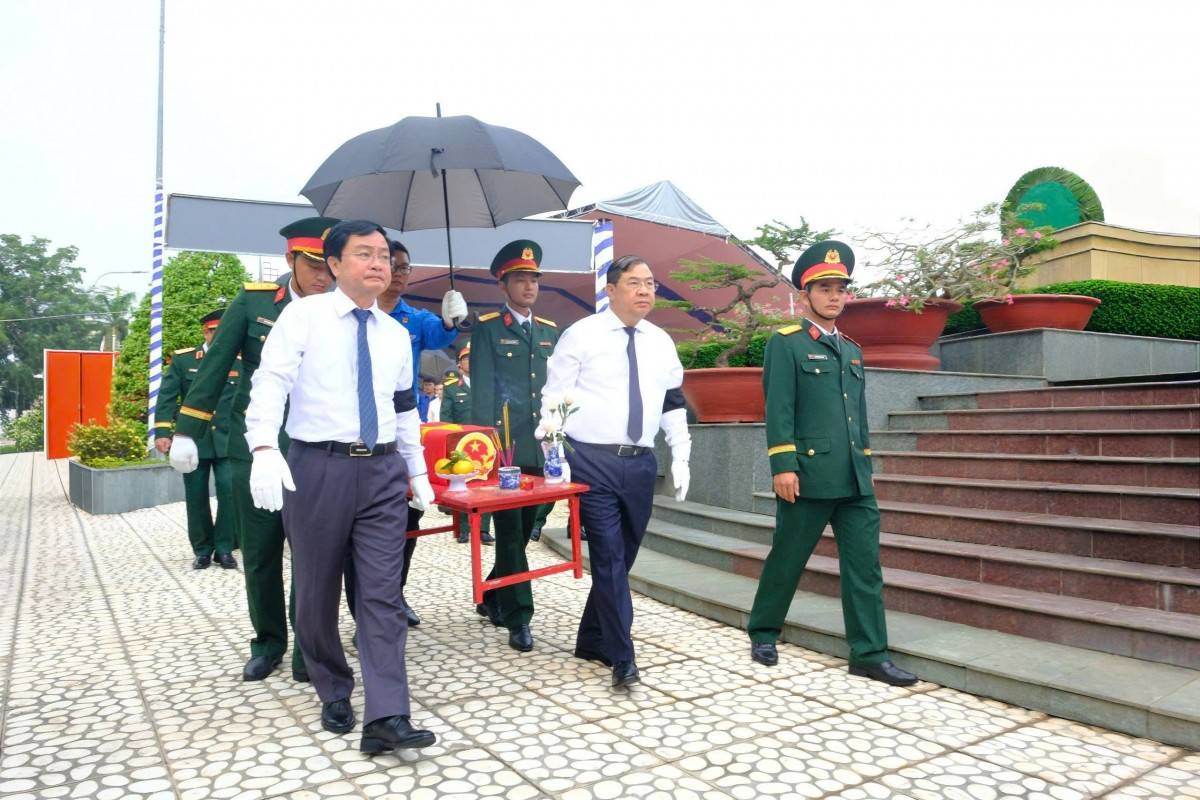 Phó Thủ tướng Phạm Gia Túc dự lễ an táng hài cốt liệt sĩ tại Tây Ninh