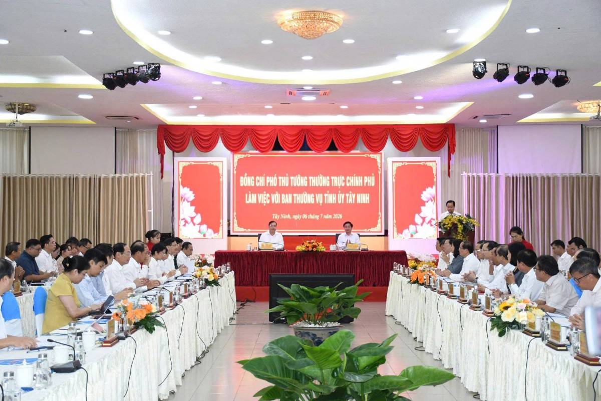 Phó Thủ tướng Thường trực Chính phủ Phạm Gia Túc cùng Đoàn công tác Chính phủ làm việc với Ban Thường vụ Tỉnh ủy Tây Ninh