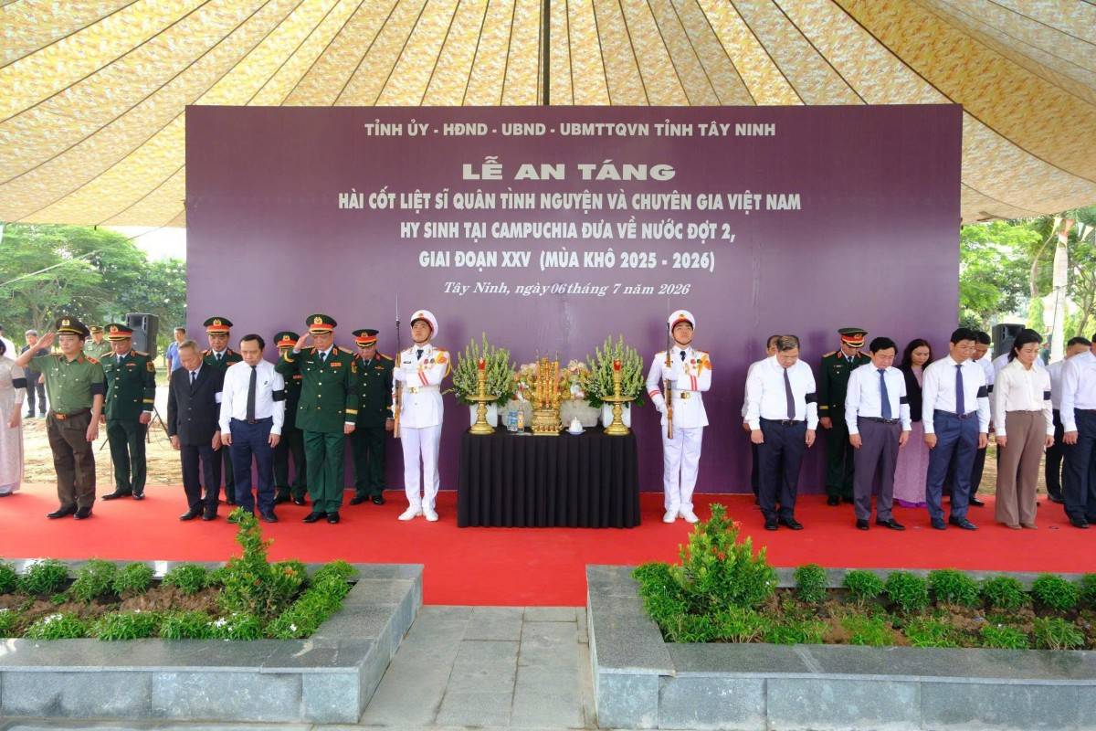 Tây Ninh tổ chức lễ truy điệu và an táng 173 hài cốt liệt sĩ quân tình nguyện Việt Nam