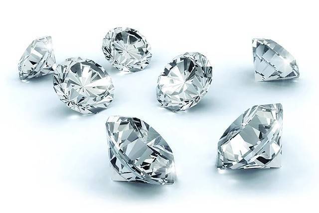 Kim cương tự nhiên mất dần sức hút khi đá nhân tạo chiếm lĩnh thị trường