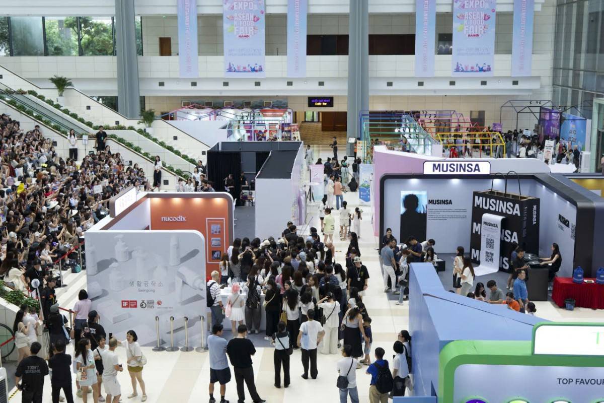 Khách tham quan trải nghiệm (Nguồn ảnh: KOTRA Hanoi)