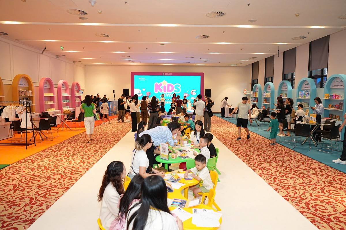 Nhiều gia đình đã đưa con mình đến trải nghiệm các hoạt động tại KIDS Zone  (Nguồn ảnh: KOTRA Hanoi)