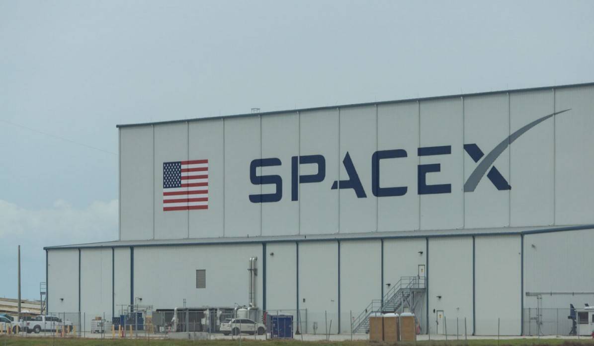 SpaceX hút thêm dòng vốn tỷ USD sau khi vào Nasdaq 100