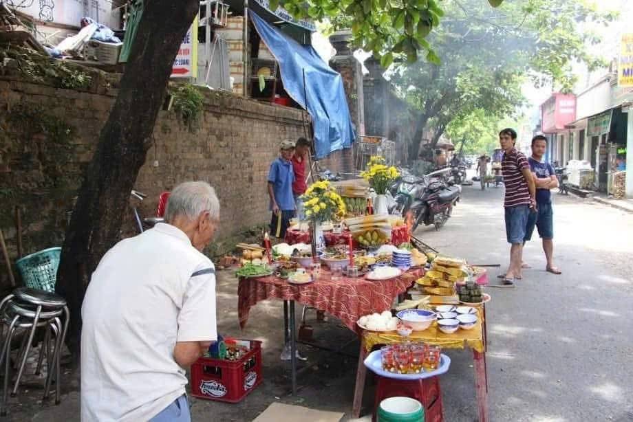 Người Huế cúng lễ Âm hồn: Cơ hội phát huy văn hóa bản địa?