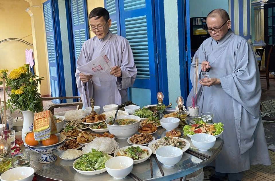 Người Huế cúng lễ Âm hồn: Cơ hội phát huy văn hóa bản địa?