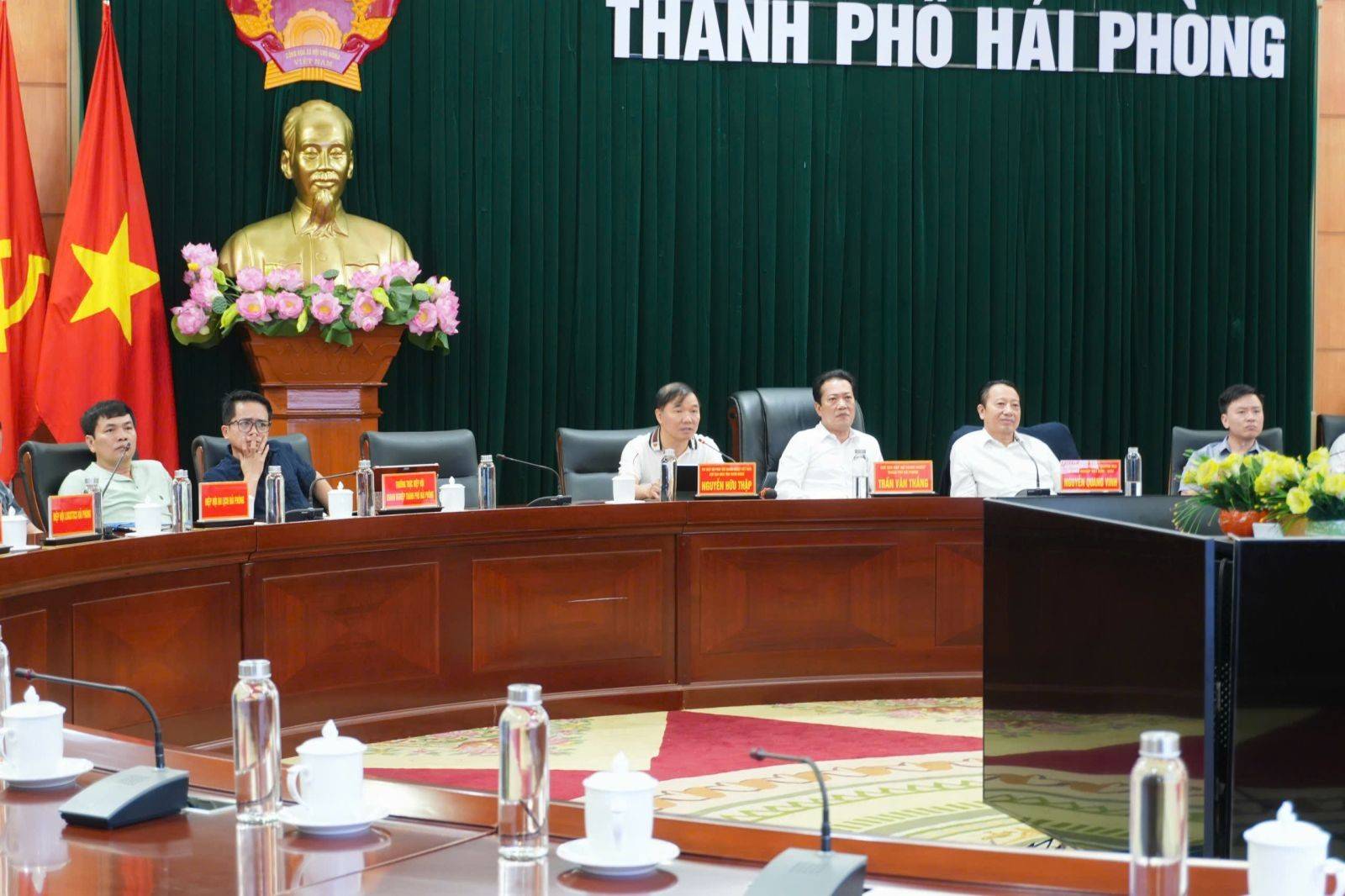 Các đại biểu tham dự hội nghị