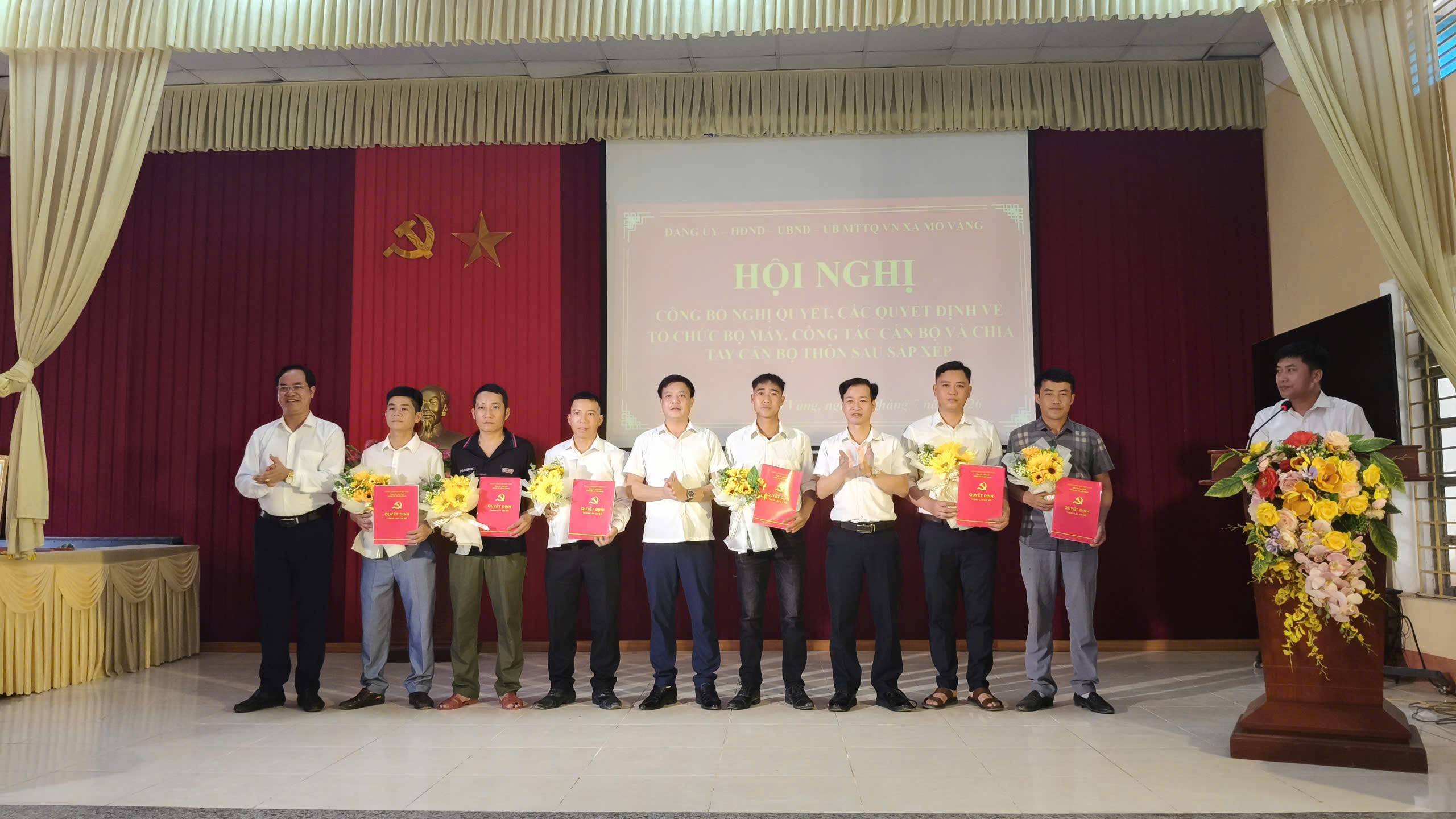 Công bố các quyết định về thành lập chi bộ