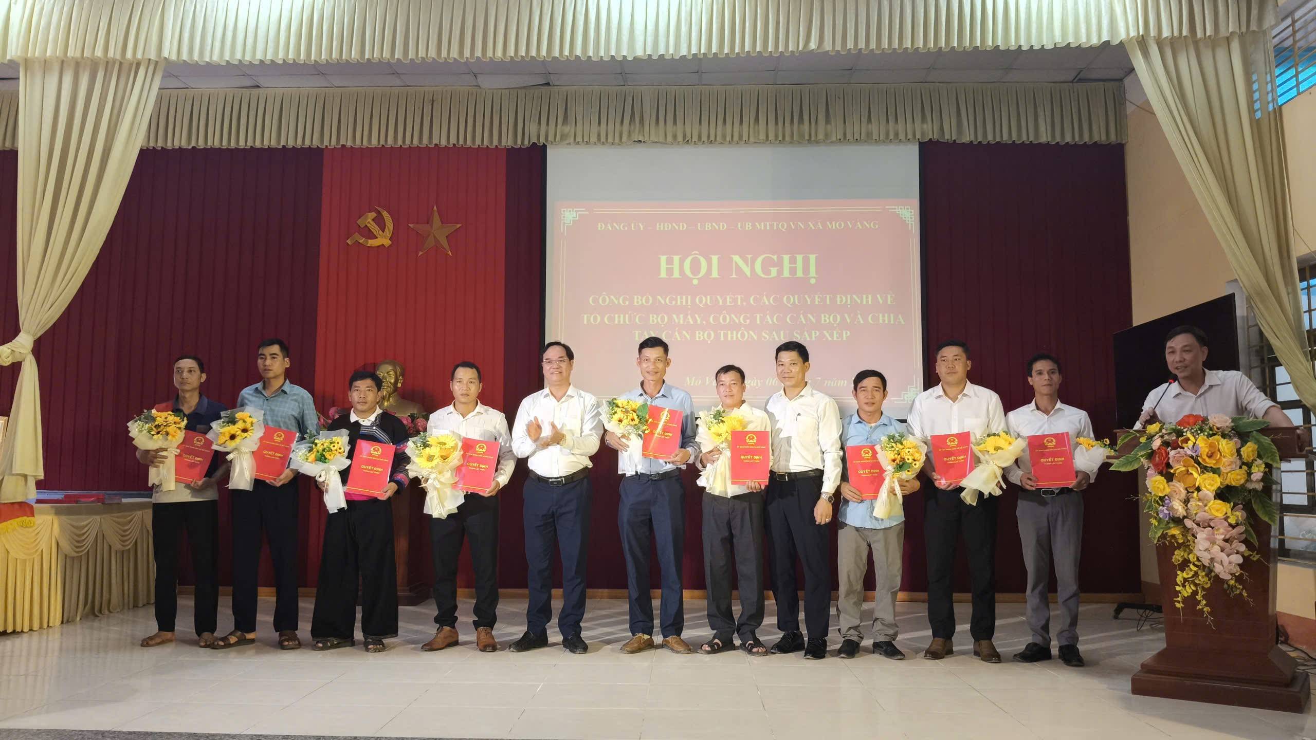 Mỏ Vàng (Lào Cai) công bố nghị quyết, kiện toàn tổ chức bộ máy sau sắp xếp, nâng cao hiệu lực quản lý cơ sở