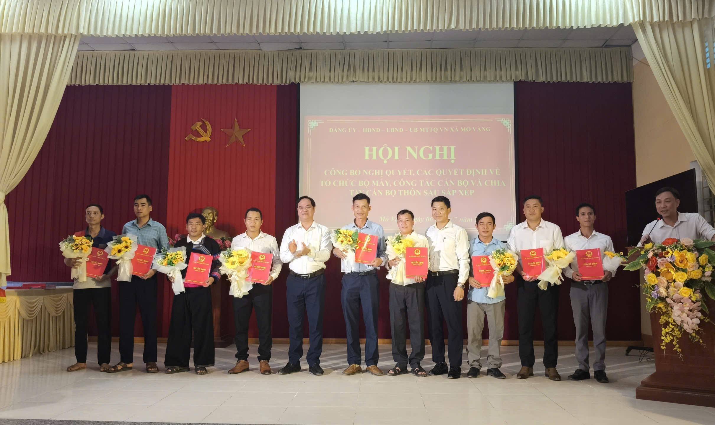 Mỏ Vàng (Lào Cai) công bố nghị quyết, kiện toàn tổ chức bộ máy sau sắp xếp, nâng cao hiệu lực quản lý cơ sở