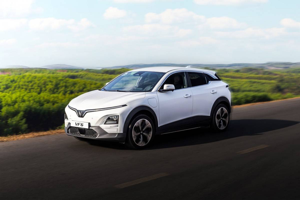VinFast VF 6: Xe hạng B, giá lăn bánh hạng A, trải nghiệm ngang ngửa hạng C
