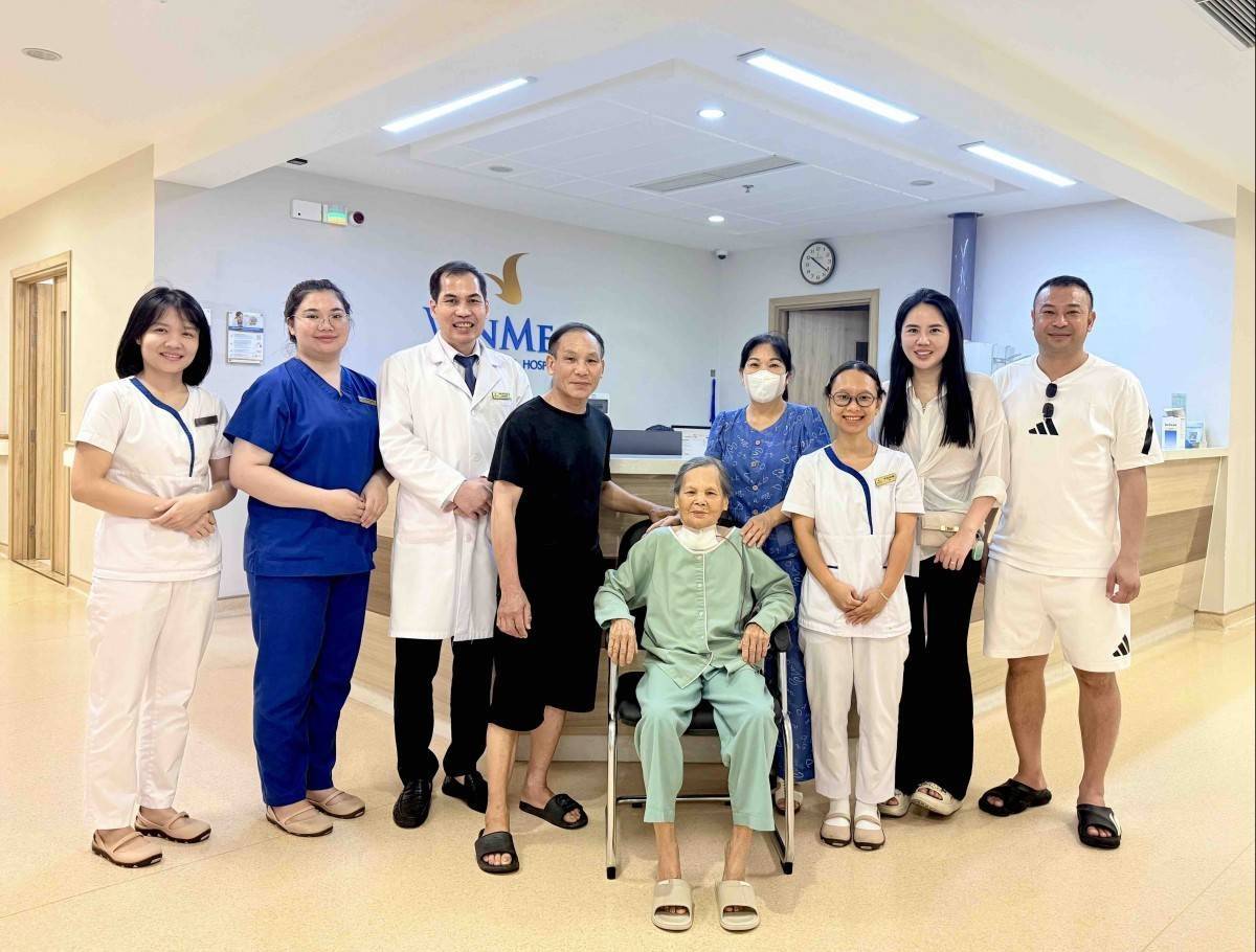 Cụ bà 88 tuổi lần đầu tiên được hít thở bình thường sau 18 năm mang khối u giáp khổng lồ