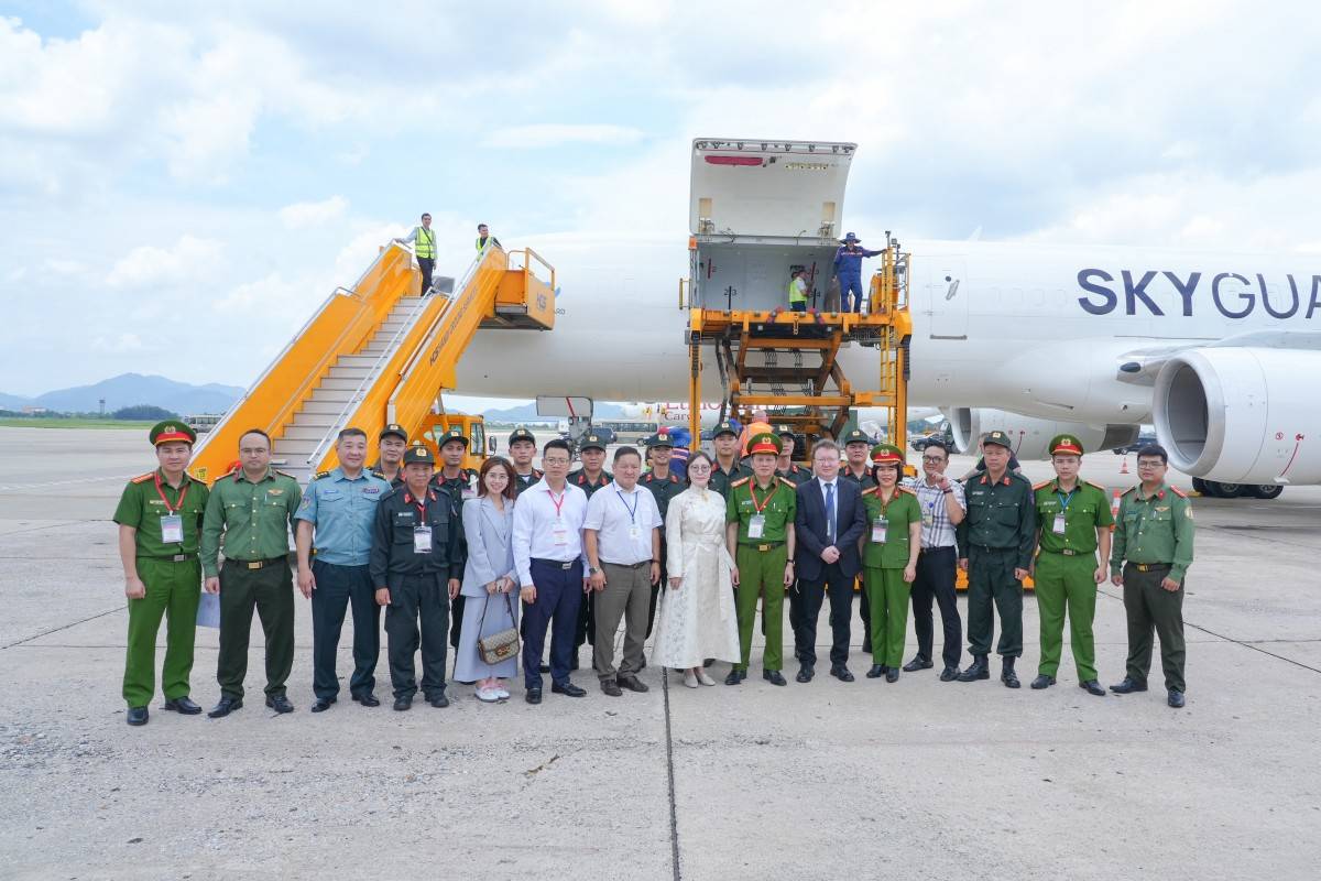 Cuộc chuyển giao đầy cảm xúc giữa hai thế hệ ngựa kỵ binh
