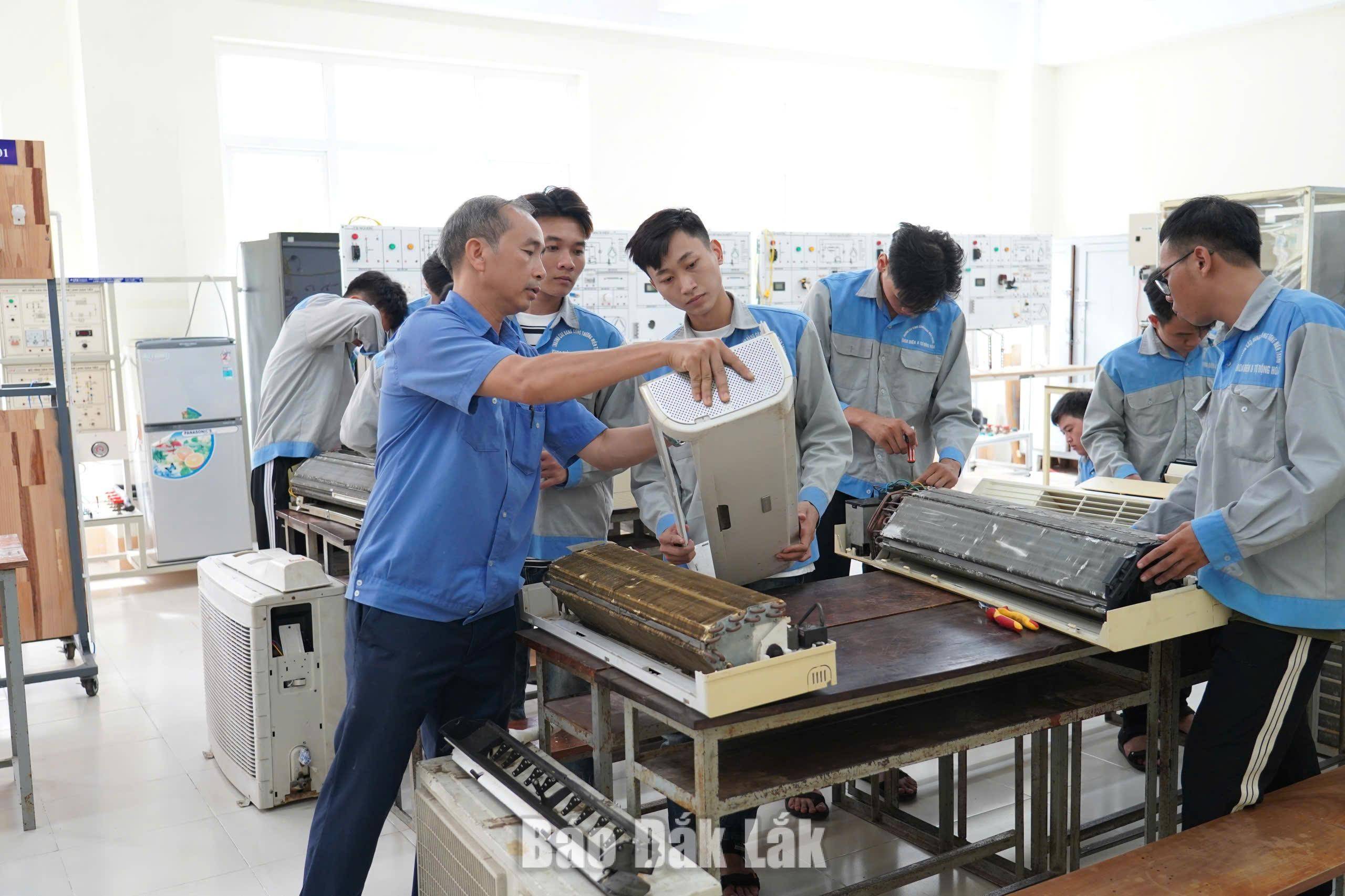 Tổng Bí thư, Chủ tịch nước Tô Lâm: Xây dựng thị trường lao động hiện đại, lấy nguồn nhân lực chất lượng cao làm lợi thế cạnh tranh