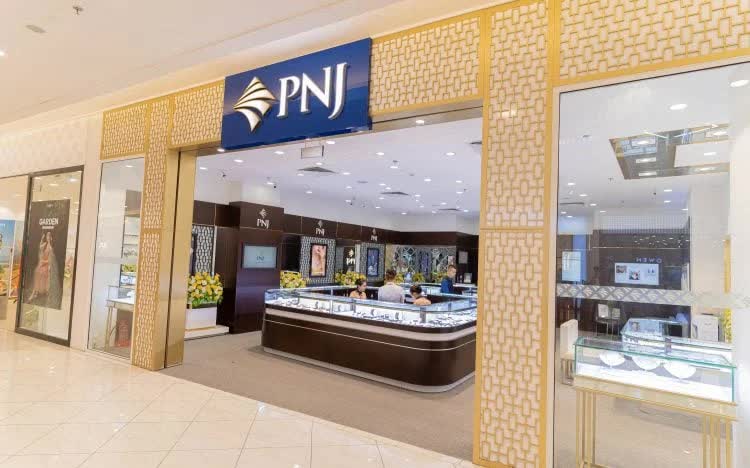 Chỉ trong 1 năm, hàng loạt scandal ập tới chuỗi trang sức PNJ