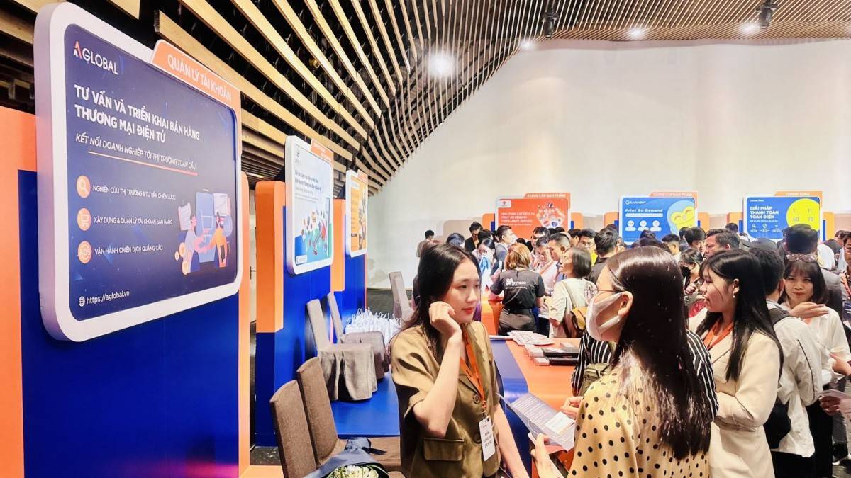 Thương mại điện tử đã trở thành một phần không thể thiếu trong hoạt động kinh doanh và mua sắm. Với sự tăng tốc đáng kể của TMĐT và bán hàng xuyên biên giới trong thời gian gần đây, Việt Nam không phải ngoại lệ và đã tạo ra một cuộc cách mạng trong lĩnh vực bán lẻ, thúc đẩy sự phát triển của doanh nghiệp Việt Nam.