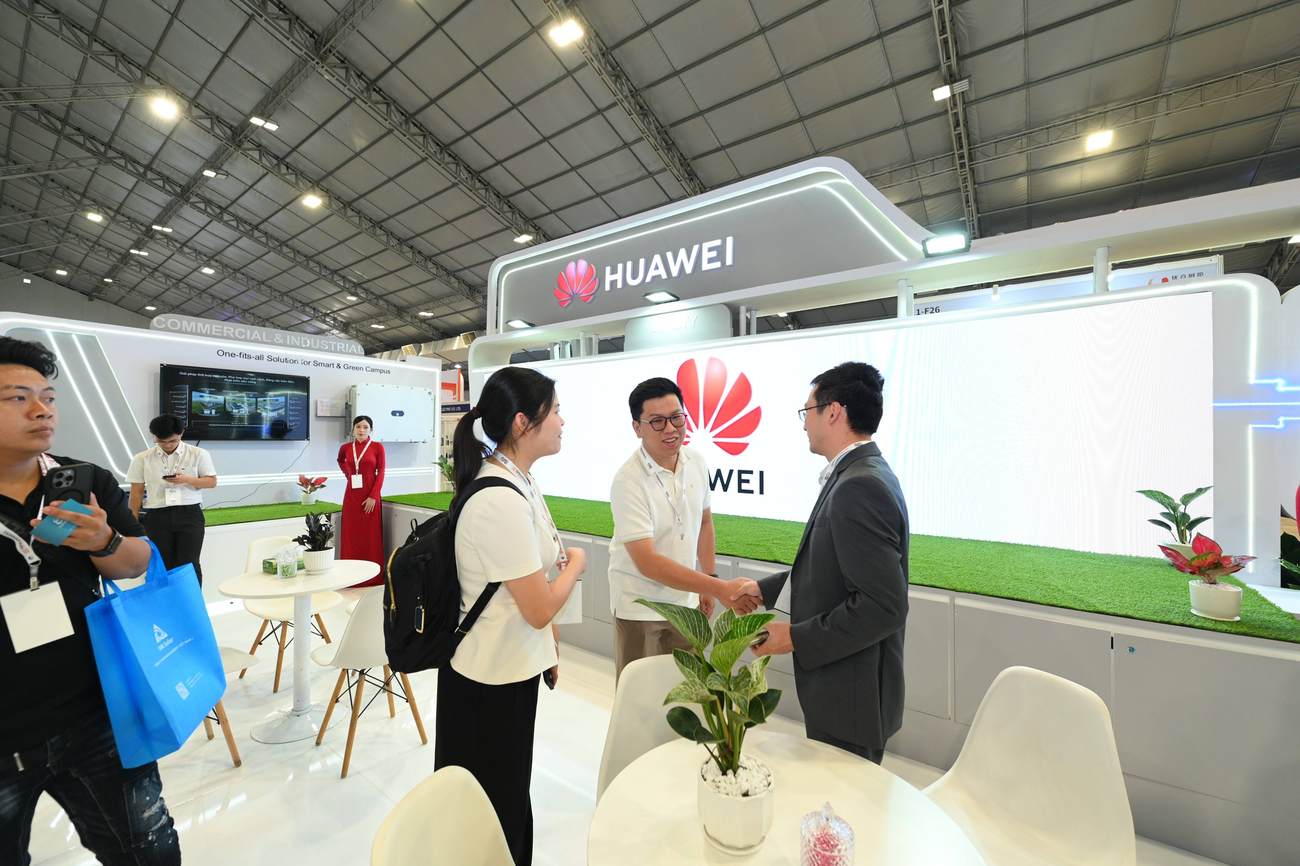 Huawei Digital Power: Đặt AI vào trung tâm hệ sinh thái năng lượng xanh