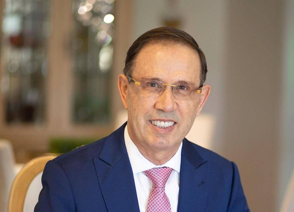 Carlos Wizard Martins là nhà sáng lập Wizard và Grupo Multi. Từ một lớp học tiếng Anh mở tại nhà, ông xây dựng hệ thống giáo dục lớn nhất Brazil trước khi bán cho Pearson với giá gần 720 triệu USD năm 2013.