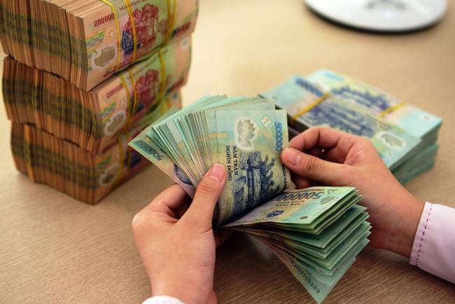 Không chỉ làm gia tăng chi phí vốn, lãi suất cao còn làm suy giảm động lực đầu tư, đặc biệt đối với khu vực doanh nghiệp nhỏ và vừa (SME) – lực lượng chiếm hơn 98% tổng số doanh nghiệp của cả nước.