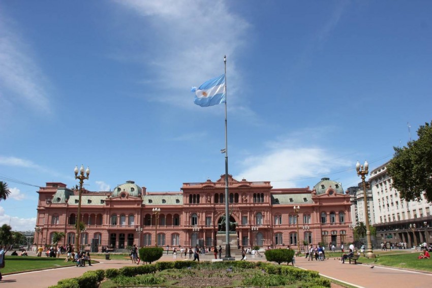 Theo đề xuất của Tổng thống Argentina Javier Milei, nếu quốc hội không thông qua được ngân sách cho giai đoạn tài khoá mới, nhánh hành pháp sẽ buộc phải ngừng hoạt động tương tự chính phủ Mỹ